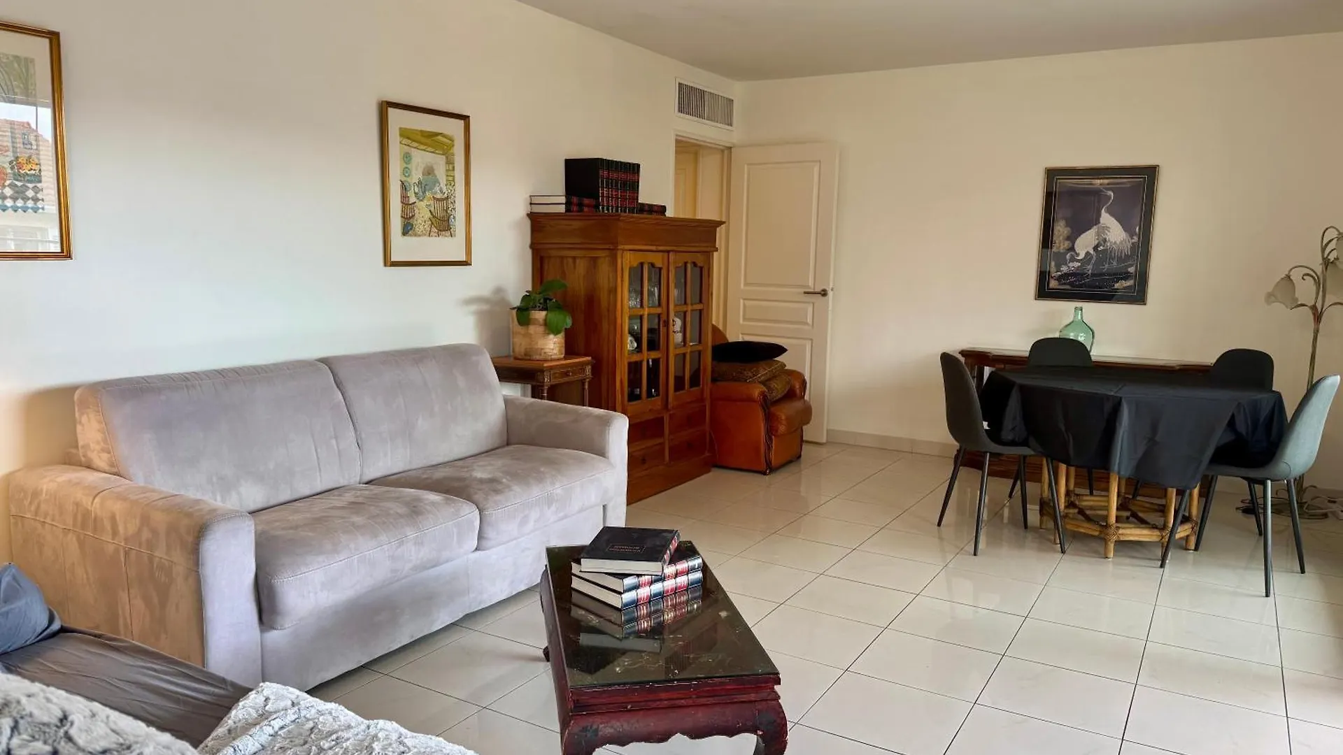Appartement Spacious Luxury Apt, 12 Min Walk To Croisette Beach And Conf Centre Cannes